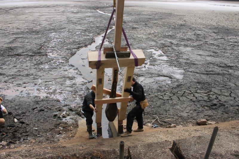 Ponton bois et pelle en bois pour un étang des Deux-Sèvres